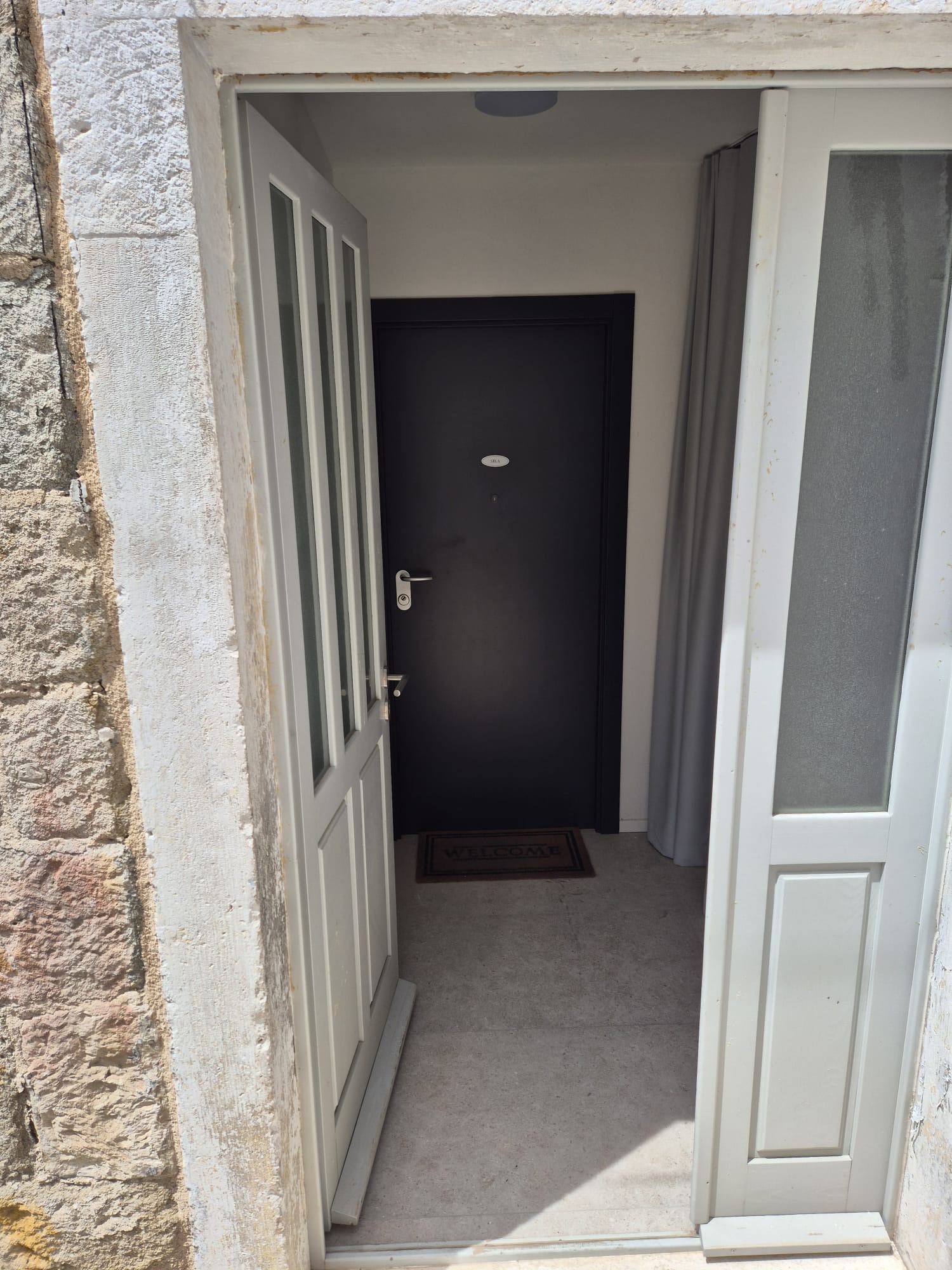 Sika Split apartment door on the first floor