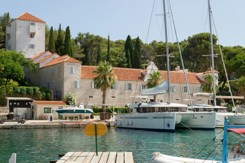 Maslinica harbour on Šolta island — the Martinis Marchi castle and moored boats